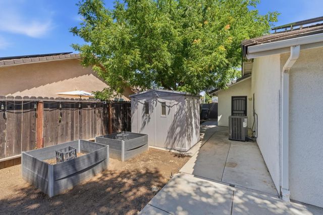 2702 Mitchell Avenue, Clovis, CA 93611