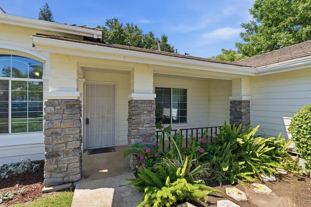2702 Mitchell Avenue, Clovis, CA 93611