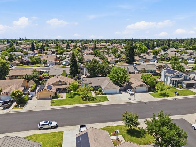 2702 Mitchell Avenue, Clovis, CA 93611