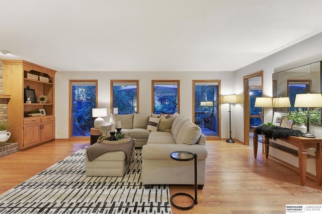17321 P Street, Omaha, NE 68135