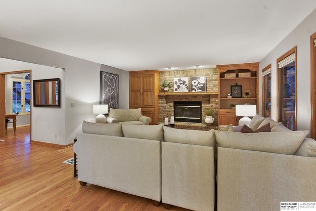 17321 P Street, Omaha, NE 68135