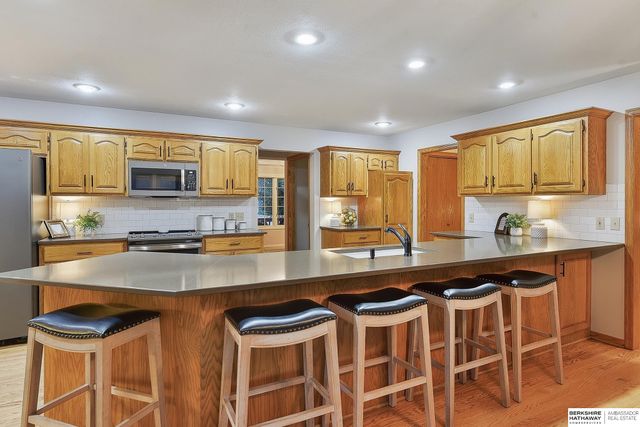 17321 P Street, Omaha, NE 68135
