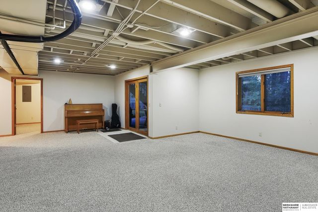 17321 P Street, Omaha, NE 68135