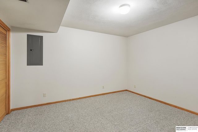 17321 P Street, Omaha, NE 68135