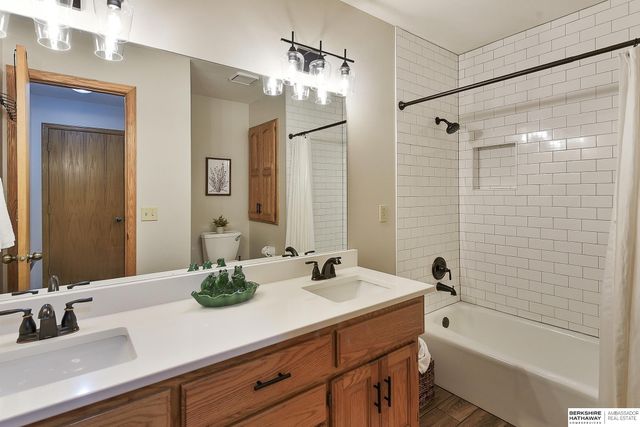 17321 P Street, Omaha, NE 68135