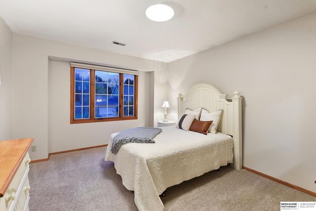 17321 P Street, Omaha, NE 68135