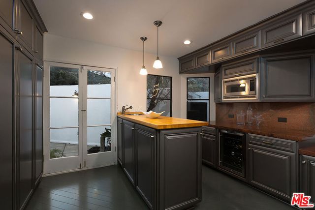 1733 SUNSET PLAZA Drive, West Hollywood, CA 90069