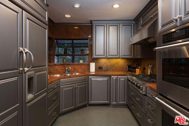 1733 SUNSET PLAZA Drive, West Hollywood, CA 90069