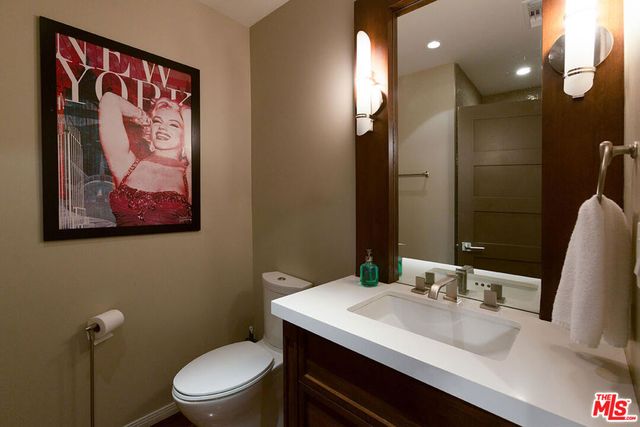 1733 SUNSET PLAZA Drive, West Hollywood, CA 90069