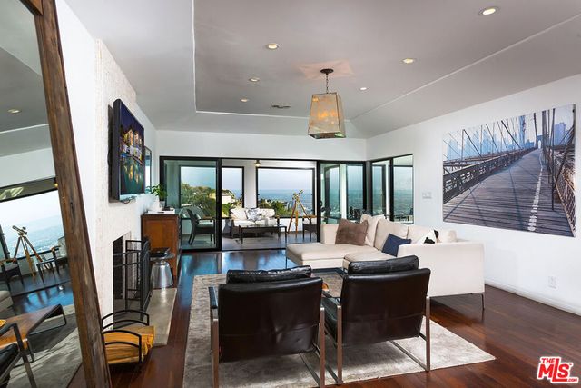 1733 SUNSET PLAZA Drive, West Hollywood, CA 90069