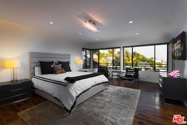 1733 SUNSET PLAZA Drive, West Hollywood, CA 90069