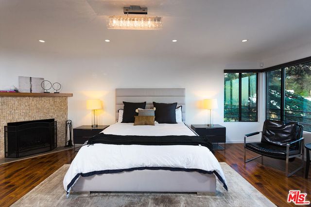 1733 SUNSET PLAZA Drive, West Hollywood, CA 90069