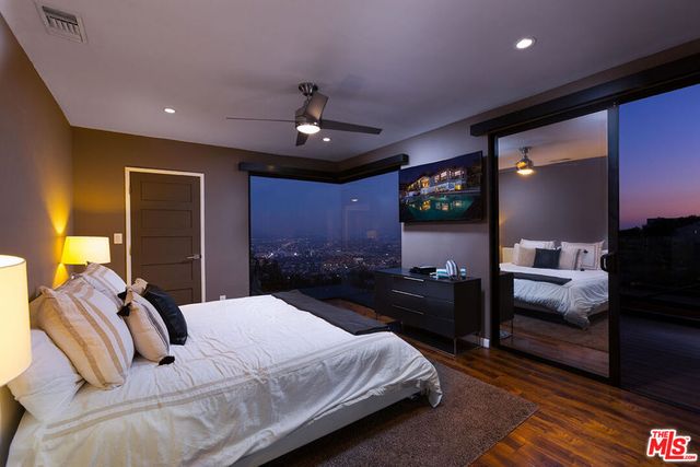 1733 SUNSET PLAZA Drive, West Hollywood, CA 90069