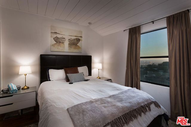 1733 SUNSET PLAZA Drive, West Hollywood, CA 90069