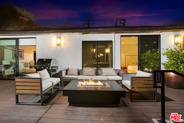 1733 SUNSET PLAZA Drive, West Hollywood, CA 90069