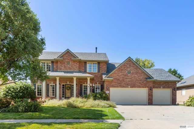 907 Woodland Avenue, Papillion, NE 68046