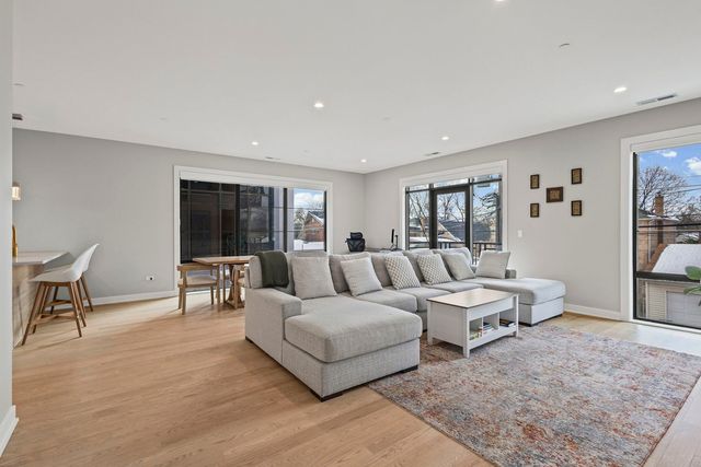 6246 N Pulaski Road 204, Chicago, IL 60646