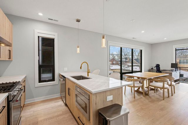 6246 N Pulaski Road 204, Chicago, IL 60646