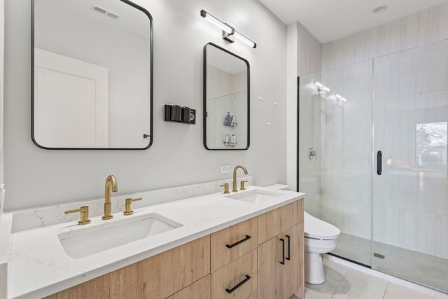 6246 N Pulaski Road 204, Chicago, IL 60646