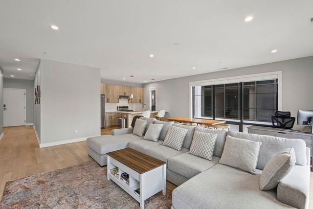 6246 N Pulaski Road 204, Chicago, IL 60646