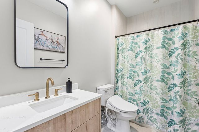 6246 N Pulaski Road 204, Chicago, IL 60646