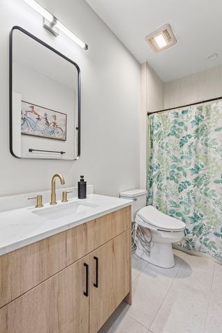 6246 N Pulaski Road 204, Chicago, IL 60646