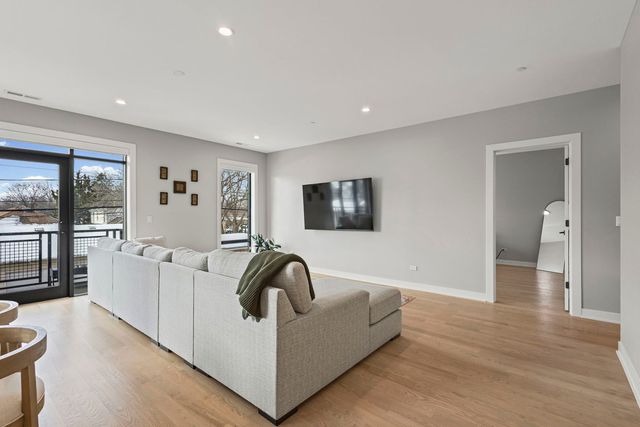 6246 N Pulaski Road 204, Chicago, IL 60646