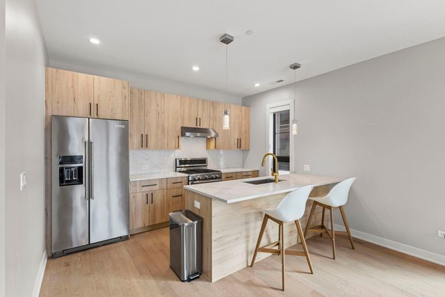 6246 N Pulaski Road 204, Chicago, IL 60646