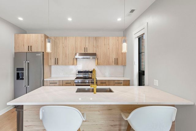 6246 N Pulaski Road 204, Chicago, IL 60646