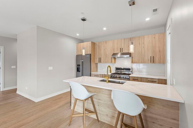 6246 N Pulaski Road 204, Chicago, IL 60646