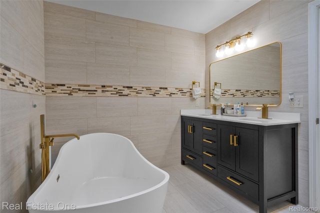 2590 Oakham Court, Canton Charter Township, MI 48188