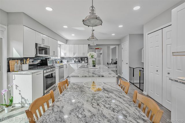 2590 Oakham Court, Canton Charter Township, MI 48188
