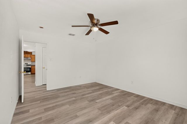 1512 Rowan Avenue, Dallas, TX 75223