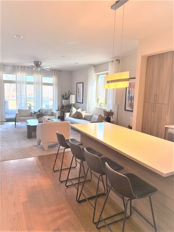 2835 W Division Street 1W, Chicago, IL 60622