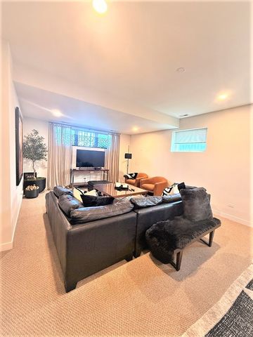 2835 W Division Street 1W, Chicago, IL 60622