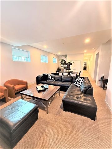 2835 W Division Street 1W, Chicago, IL 60622