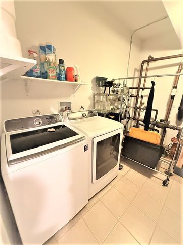 2835 W Division Street 1W, Chicago, IL 60622