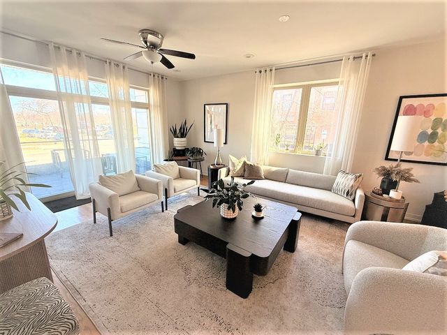 2835 W Division Street 1W, Chicago, IL 60622