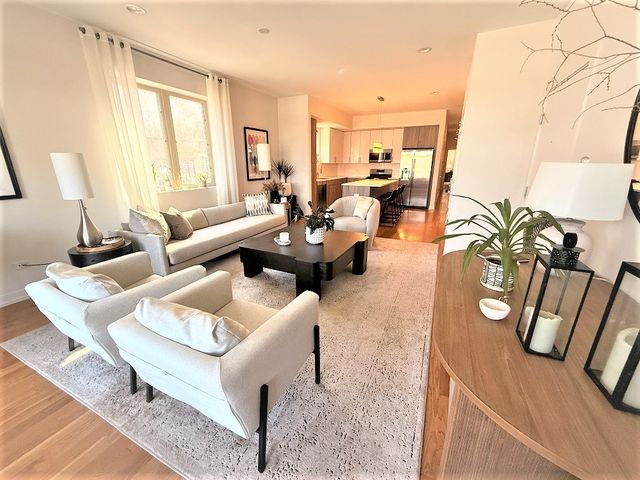 2835 W Division Street 1W, Chicago, IL 60622