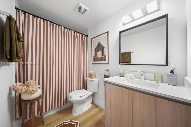 1542 NW 2nd St 105, Miami, FL 33125