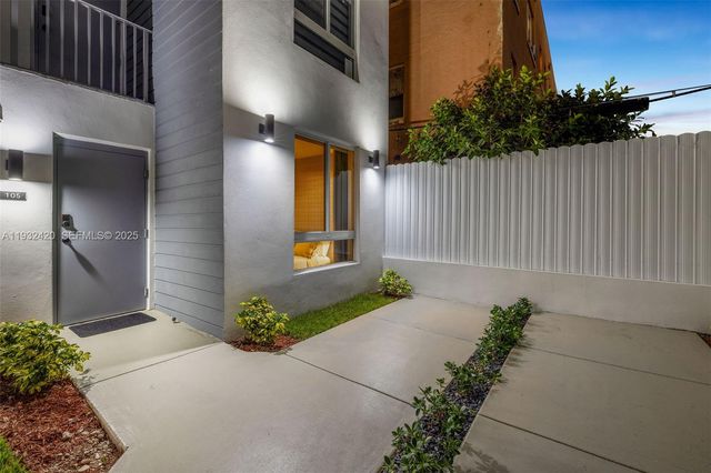 1542 NW 2nd St 105, Miami, FL 33125