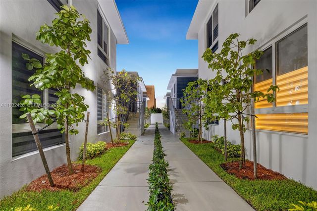 1542 NW 2nd St 105, Miami, FL 33125