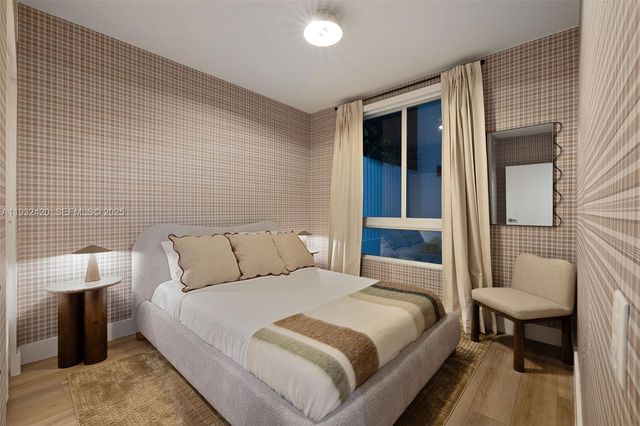 1542 NW 2nd St 105, Miami, FL 33125