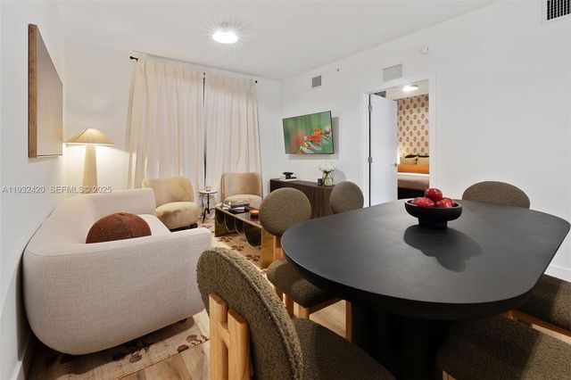 1542 NW 2nd St 105, Miami, FL 33125