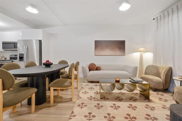 1542 NW 2nd St 105, Miami, FL 33125