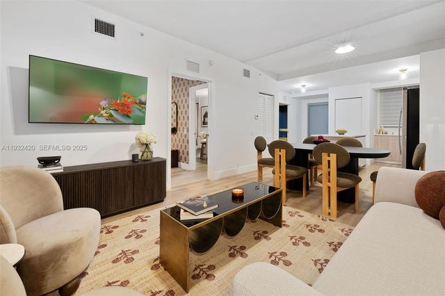 1542 NW 2nd St 105, Miami, FL 33125