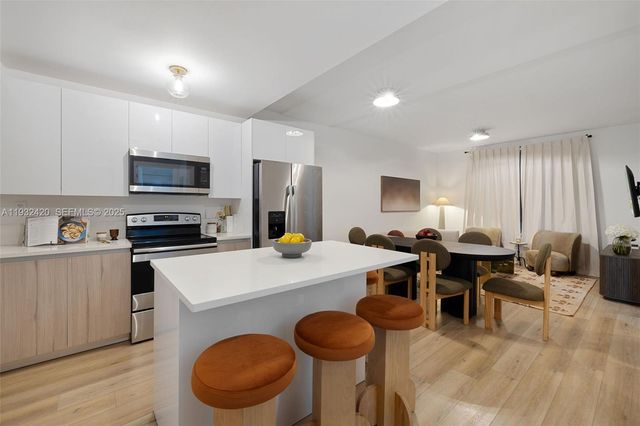 1542 NW 2nd St 105, Miami, FL 33125