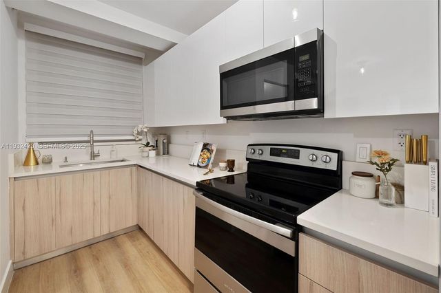 1542 NW 2nd St 105, Miami, FL 33125