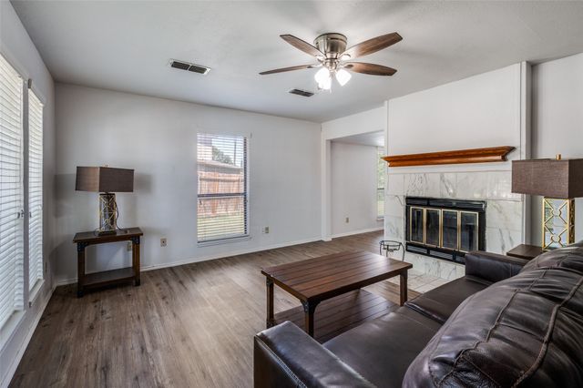 5401 Whisper Glen Drive, Arlington, TX 76017
