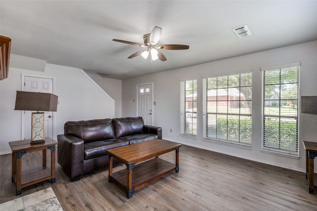 5401 Whisper Glen Drive, Arlington, TX 76017